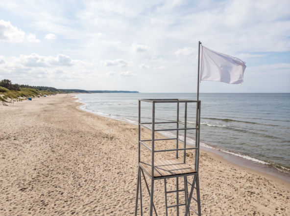 Sinice Darłowo. Czy w Darłowie można się kąpać 21.08? Flaga, warunki pogodowe