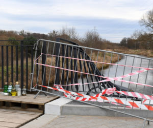 Wjechał do rzeki, bo stracił pracę.