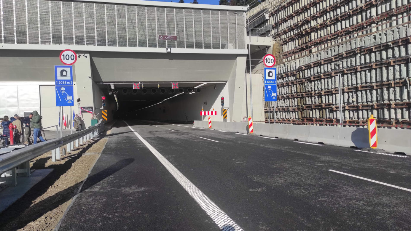 Nowy tunel na Zakopiance oficjalnie otwarty. Budowano go ponad pięć lat
