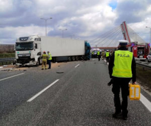 Autostrada A4 w Gliwicach zablokowana po wypadku dwóch ciężarówek. Są potężne utrudnienia