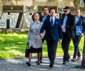 Trzaskowski zjada Hołownię!