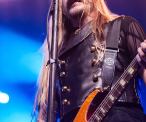 Skrupulatnie wyreżyserowany groteskowy spektakl okraszony nutą surrealizmu – Avatar zawładną Warszawą [RELACJA]