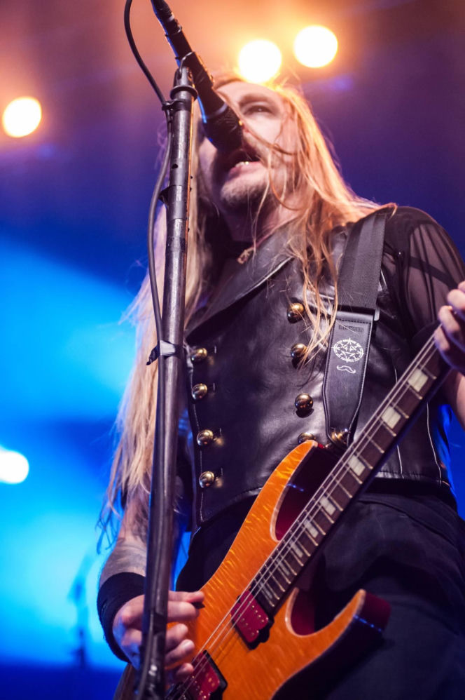 Skrupulatnie wyreżyserowany groteskowy spektakl okraszony nutą surrealizmu – Avatar zawładną Warszawą [RELACJA]