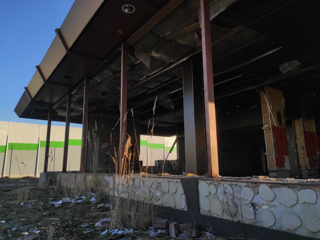 McDonald's jak z horroru w sercu Polski. Aż ciężko go rozpoznać! Co tam się stało?