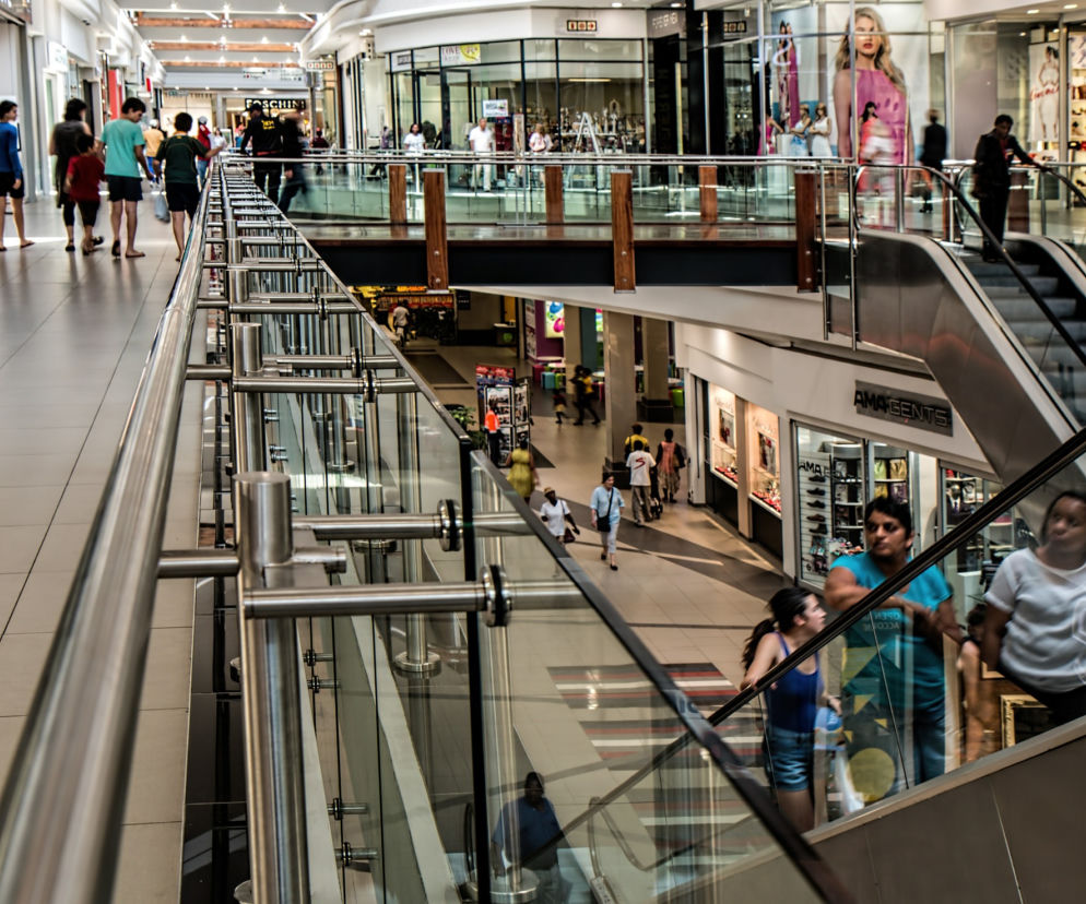 Ruszyły letnie wyprzedaże 2020: Zara, Mango, Reserved. Gdzie kupimy taniej?