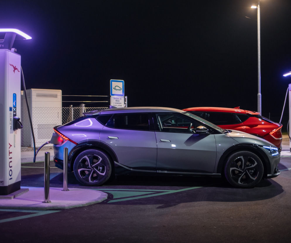 Ładowanie samochodu elektrycznego