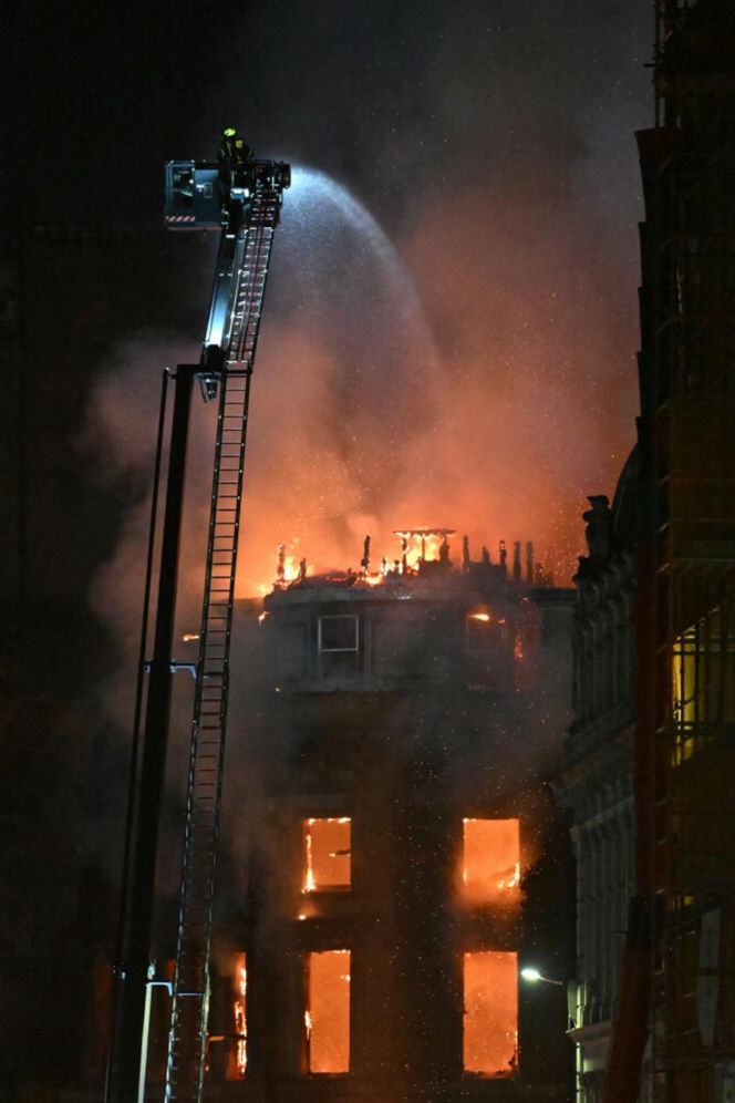 W. Brytania/ W wyniku pożaru zawalił się budynek obok dworca centralnego w Glasgow