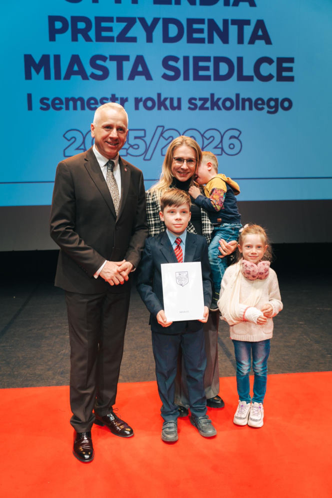 Najzdolniejsi uczniowie odebrali stypendia Prezydenta Miasta Siedlce