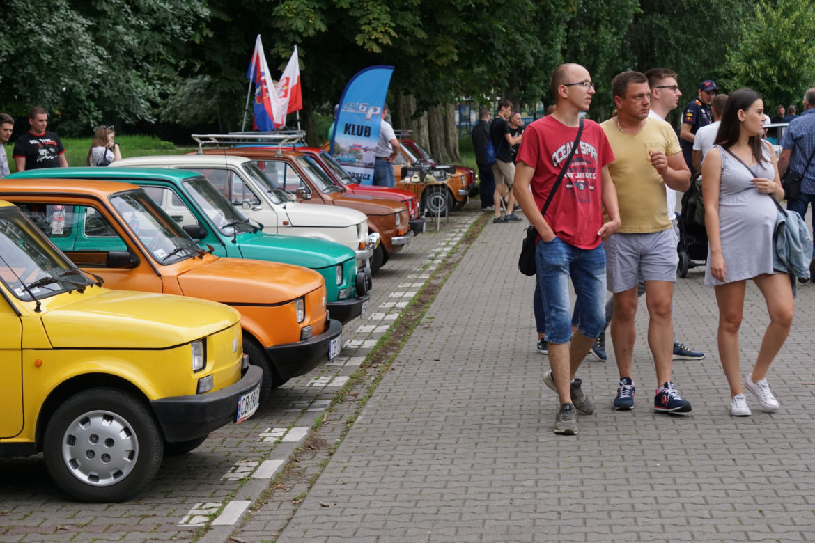 Bydgoskie Klasyki Nocą. Perełki motoryzacji zachwyciły bydgoszczan [ZDJĘCIA]