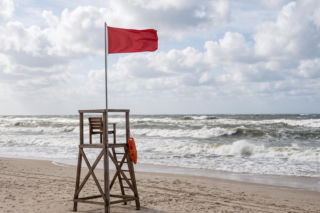 Sinice Darłowo. Czy w Darłowie można się kąpać 28.07? Flaga, warunki pogodowe