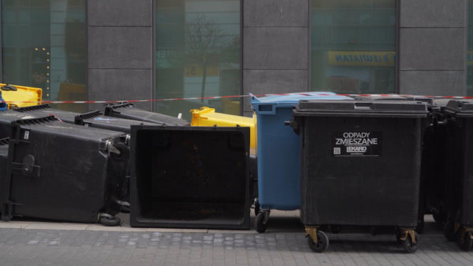 „Cały Grochów w szczurach!”. Mieszkańcy prawobrzeżnej Warszawy ponownie toną we własnych śmieciach