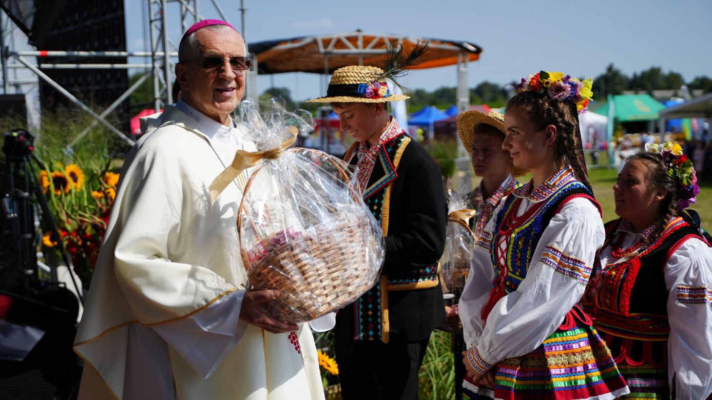 Zenek i upał rozgrzały publiczność. Tak wyglądały Dożynki Wojewódzkie 2023 w Radawcu