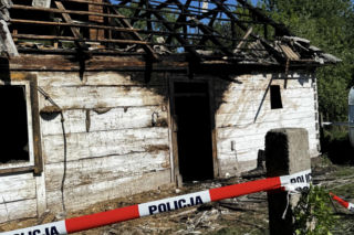 Czesiek nie żyje i twoja Anka też. Tragiczny pożar domu. Paweł stracił wujka i ukochaną