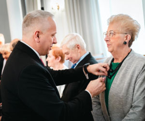 Złoty Gody par małżeńskich w Siedlcach - wręczenie pamiątkowych medali