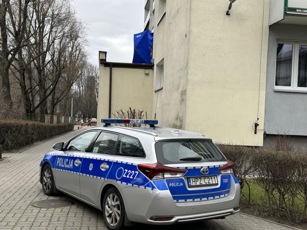Tragedia na Mokotowie. Spadła z 8. piętra na dach klatki schodowej. Nie żyje