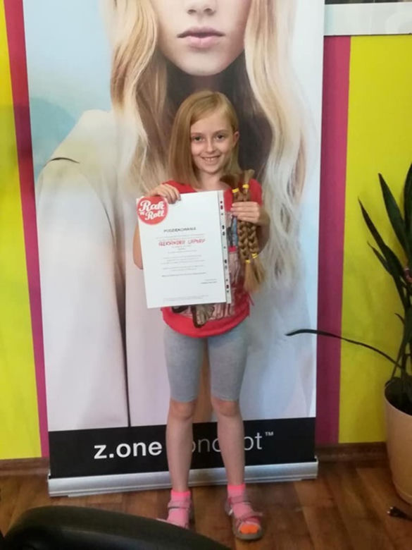 Dziewczynki chciały pomóc chorym i oddały włosy