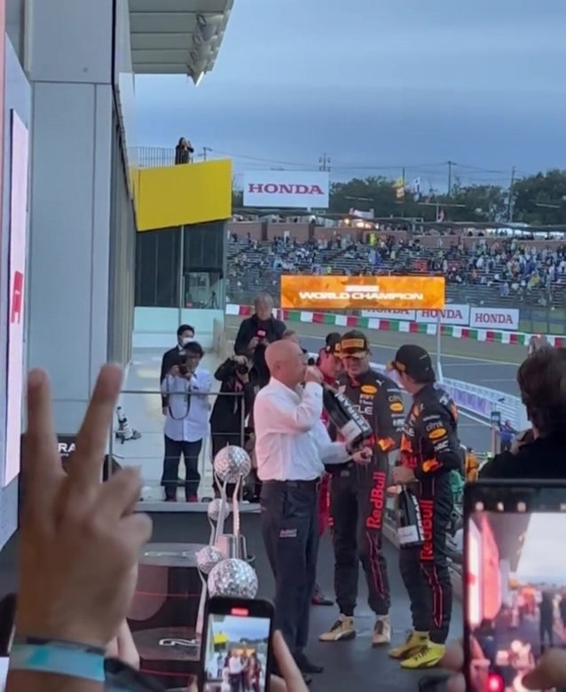 Bartosz Kurek z żoną na wyścigu F1 w Japonii