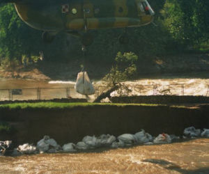 Zabezpieczanie zoo przed powodzią w 1997 roku