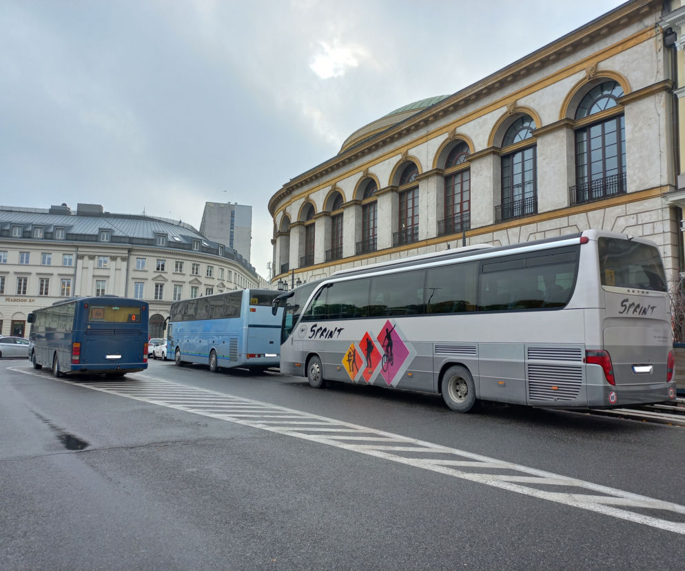 Autokary na Placu Bankowym