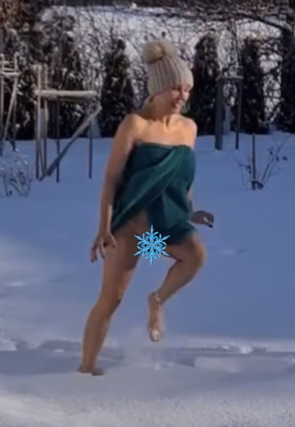 Anna Samusionek morsuje bez majtek!