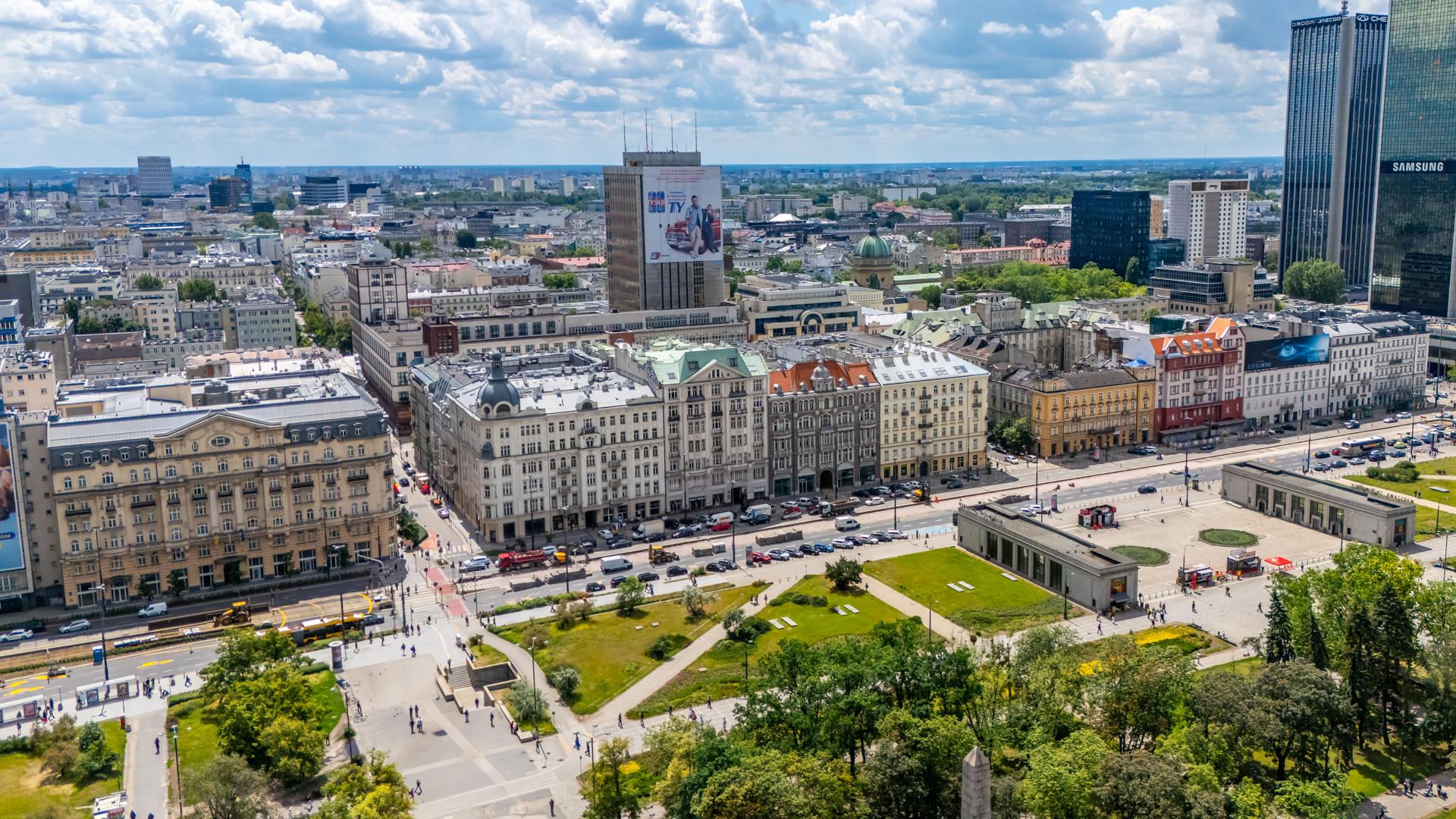Południowa pierzeja Alej Jerozolimskich w centrum Warszawy