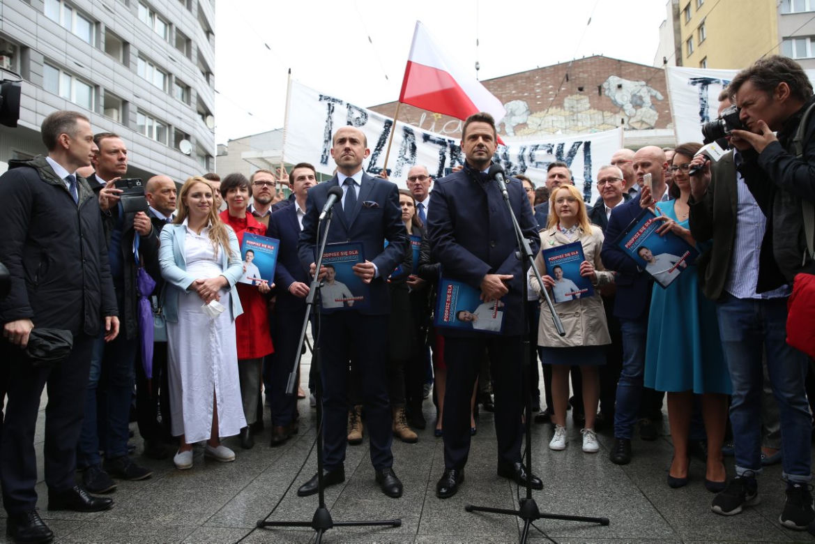 Rafał Trzaskowski zebrał podpisy 