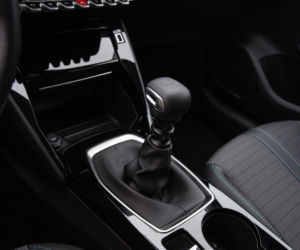Peugeot 208 Allure vs Opel Corsa Elegance