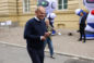 Tusk przygadał robotowi i żartował z nim o dzikach