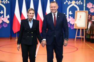 Marta Nawrocka wyprzedza trendy