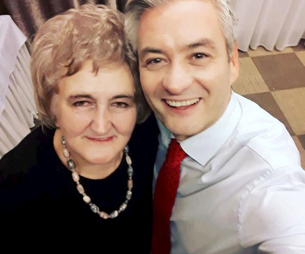 Robert Biedroń znęcał się nad mamą?