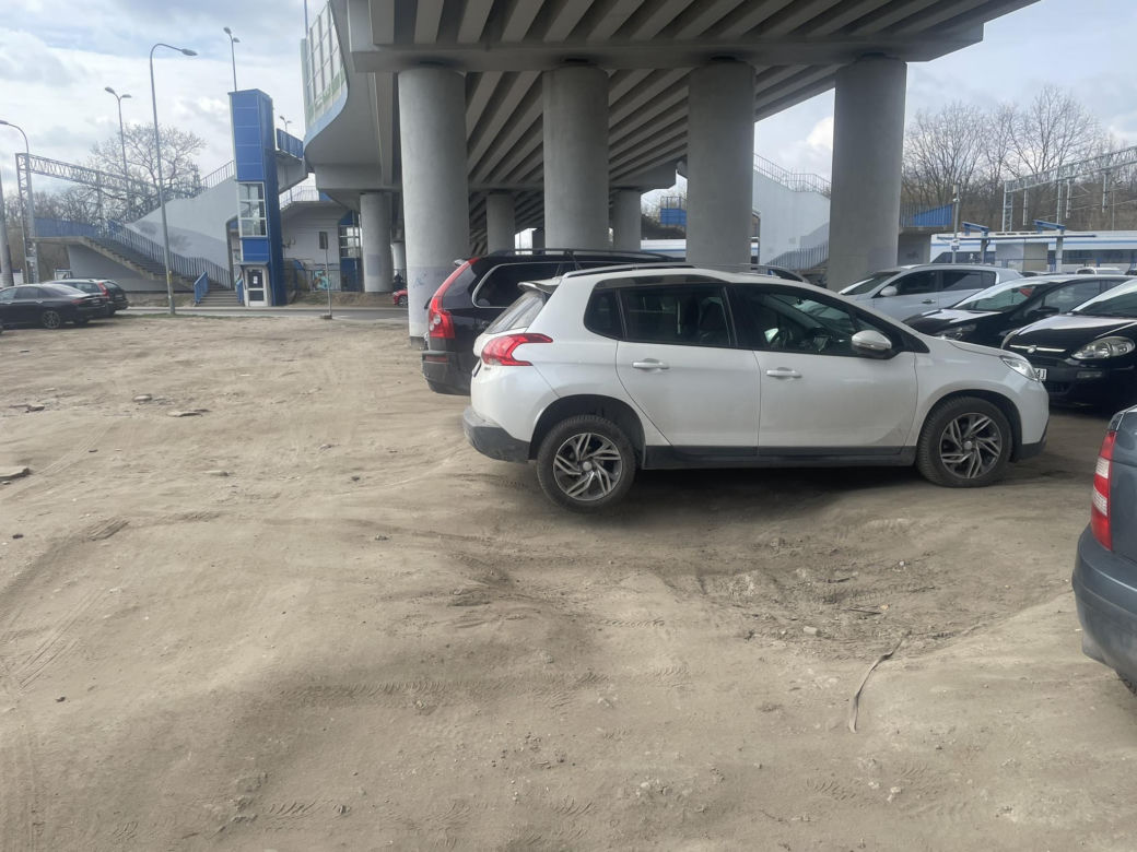 "Park & Gumofilce" - parking na dziko przy stacji PKP Warszawa Płudy (31.03.2025)