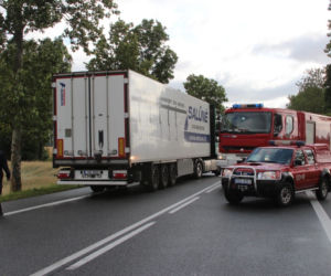 Noskowo. Koszmarny wypadek. Audi rozbiło się na drzewie. Dwie osoby nie żyją