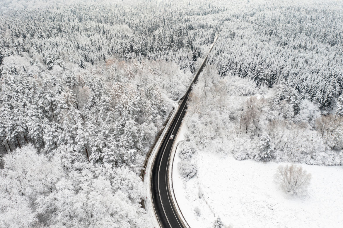   Atak zimy w Polsce. Śnieg przykrył polskie miasta [ZDJĘCIA]