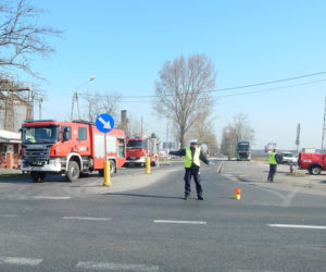 Chwile grozy w powiecie radziejowskim. Łatwopalna substancja na drodze!