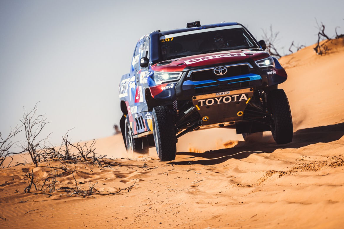 Kuba Przygoński i Toyota Hilux 