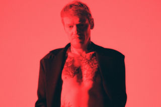 Dawid Karpiuk wraca z Płomieniami. To już trzeci singiel zapowiadający solowy album lidera Dziwnej Wiosny 