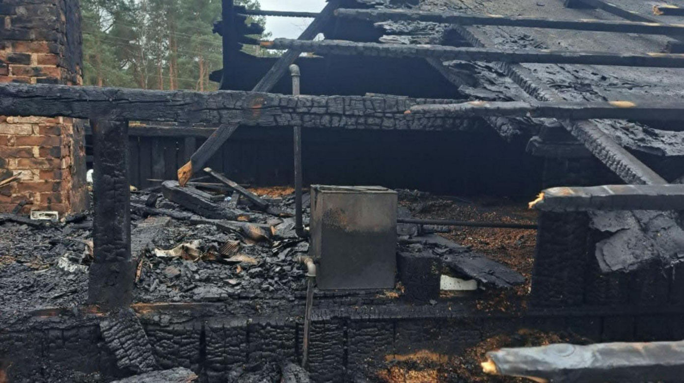 Jako strażak ratował życie i dorobek innych. Teraz ogień zniszczył jego dom