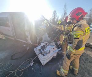 Wypadek na S3 pod Jaworem. Bus uderzył w ciężarówkę  