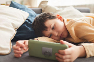 „Mózg popcornowy” to cichy problem nastolatków. Te dwa proste nawyki mogą przywrócić koncentrację