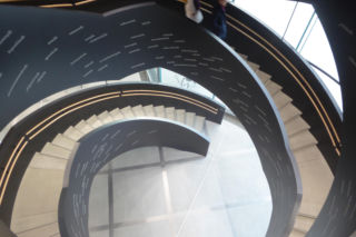 Tak wygląda biblioteka przyszłości. Roboty, 100 tysięcy książek i niezwykła architektura w sercu Europejskiej stolicy
