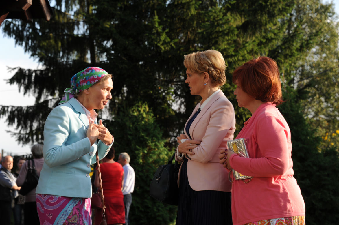 Ranczo 9 sezon odc. 117. Hadziukowa (Dorota Nowakowska), Więcławska (Dorota Chotecka), Solejukowa (Katarzyna Żak)