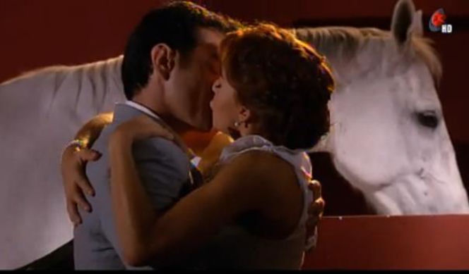 OTCHŁAŃ NAMIĘTNOŚCI odc. 23. Elisa (Angelique Boyer), Damian (David Zepeda) - pierwszy pocałunek