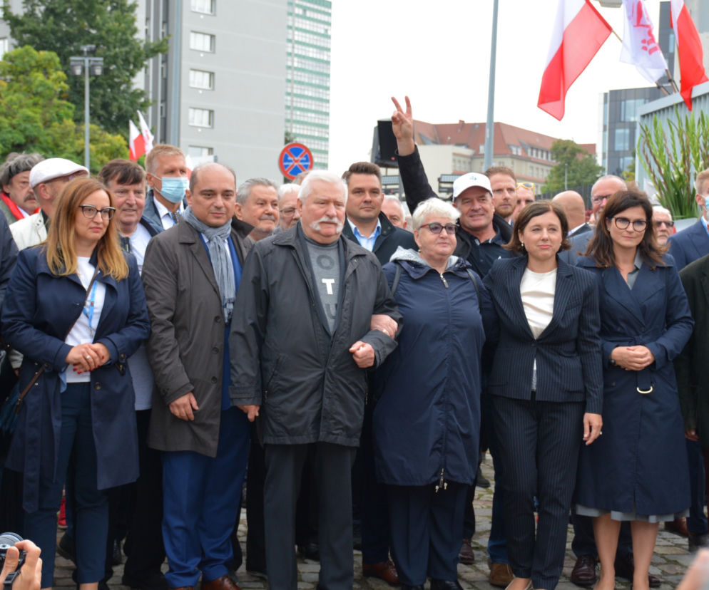 Święto pokojowej rewolucji w Gdańsku. Historyczna brama stoczni znów została otwarta