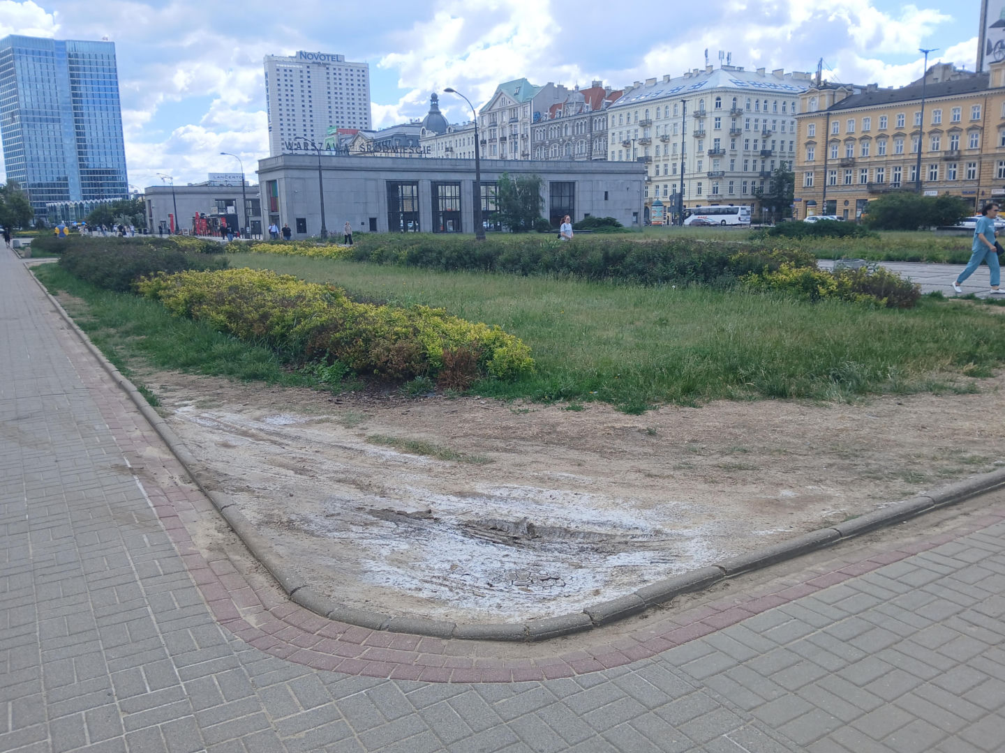 Chodnik łączący Dworzec Centralny i metro Centrum w Warszawie