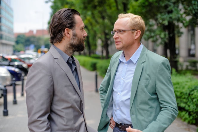 Przepis na życie 5 sezon odcinek 60 (odc. 8). Andrzej (Piotr Adamczyk), Tadeusz (Bartłomiej Świderski)