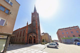 To jedno z najpiękniejszych miast na Dolnym Śląsku. Leży na skale i zachwyca widokami!