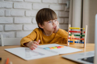 To matematyczne wyzwanie pokonało wielu internautów. Obliczysz, ile to jest 800−120:6(5−3)!+15?