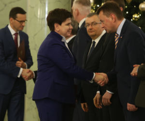 SZYDŁO DAŁA SWOIM MINISTROM  PO 38 TYS. 