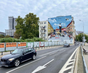 Wyjątkowy mural powstał we Wrocławiu! Wizualny hołd dla Jana Borysewicza z okazji sukcesu Mniej obcego