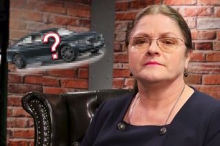Czym Krystyna Pawłowicz pojechała do hotelu? Takimi LIMUZYNAMI jeździ za publiczne pieniądze!